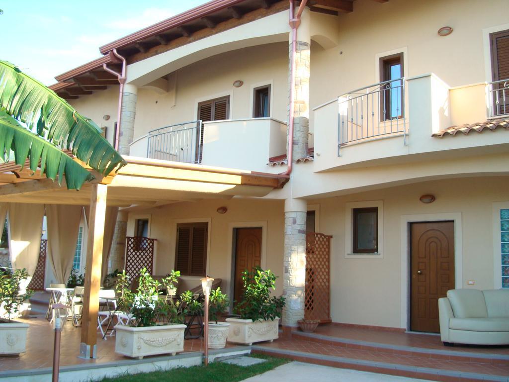 Guest House Mare E Luna Фьюмефреддо-Бруціо Екстер'єр фото