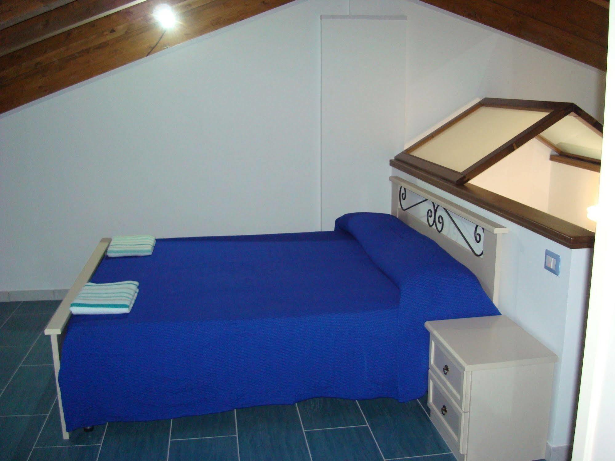 Guest House Mare E Luna Фьюмефреддо-Бруціо Екстер'єр фото